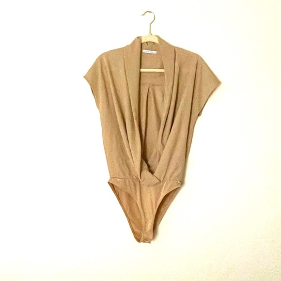 Zara Tops Zara Short Sleeve Bodysuit In Wheat With Draped Collar